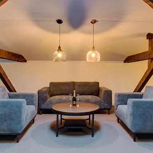 **** Aparthotel Upstairs Boutique Roemenië
