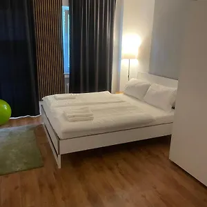 https://wohnung-4-min-von-hbf-mit-garten-balkon-office.topcolognehotels.com